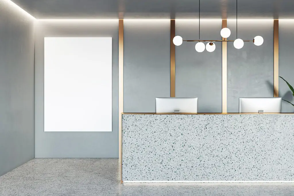 明るく清潔感のある受付